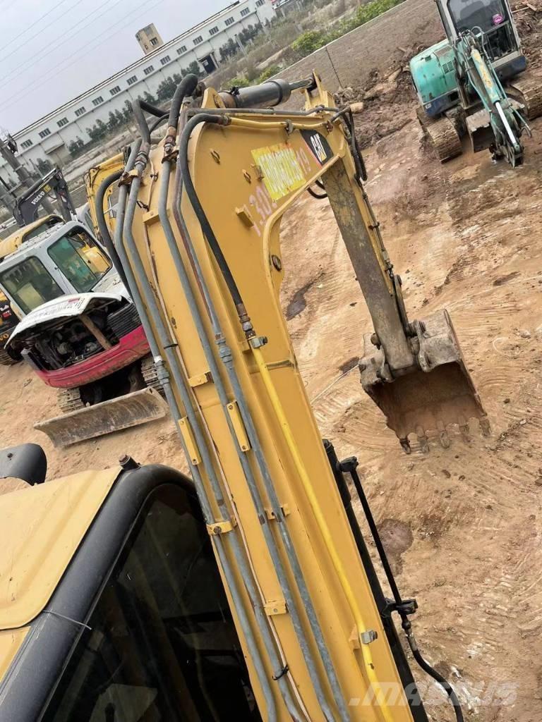 CAT 307 C حفارات زحافة