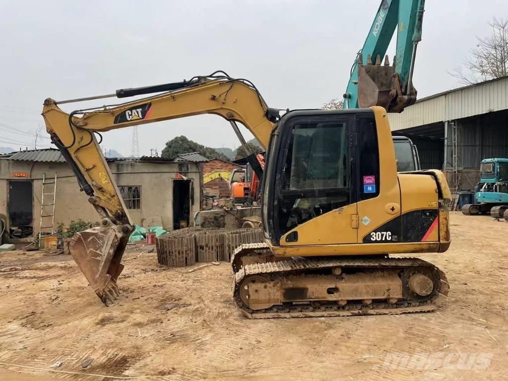CAT 307 C حفارات زحافة