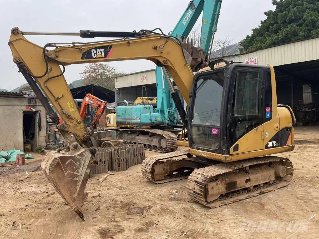 CAT 307 C حفارات زحافة