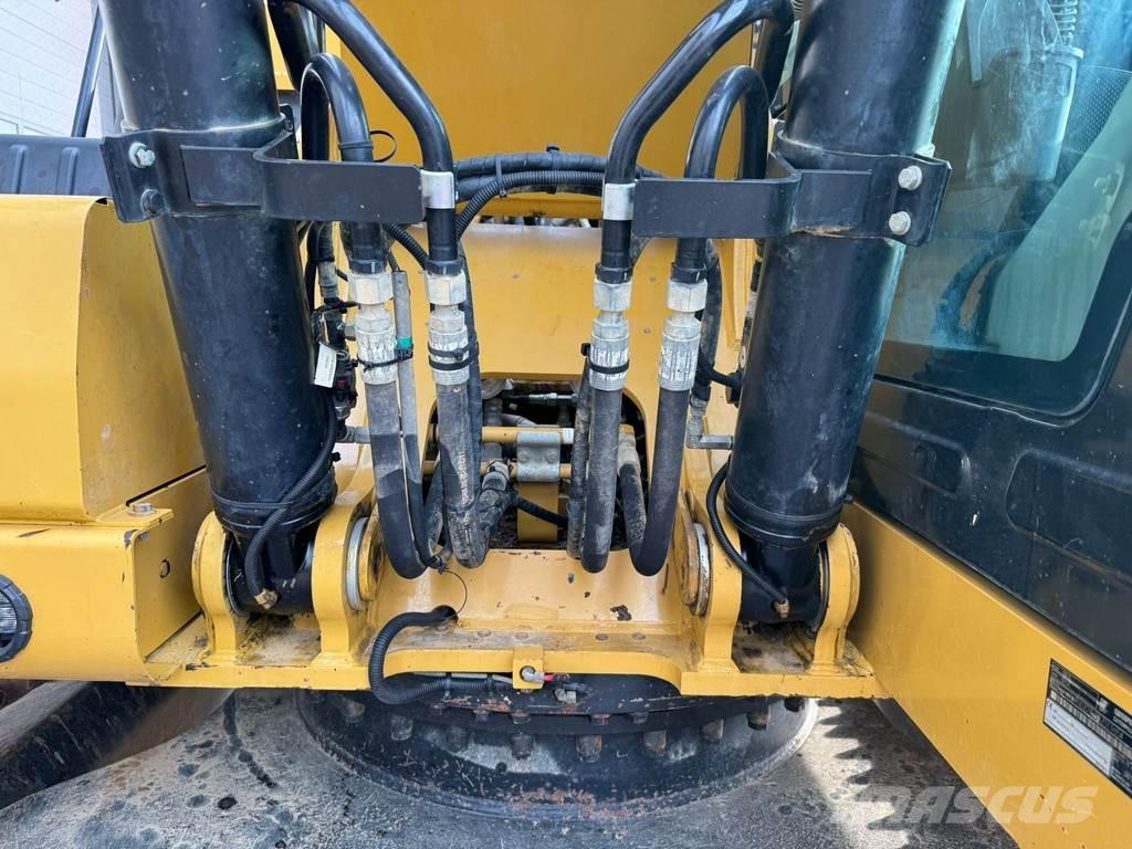 CAT 323 07A حفارات زحافة