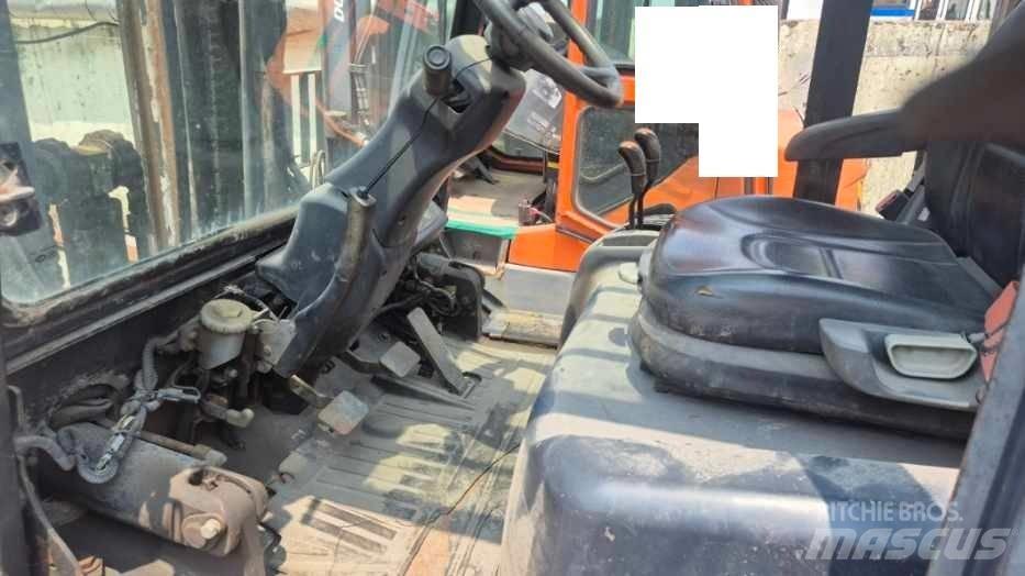 Doosan D 35 C-5 شاحنات ذات رافعات شوكية تعمل بالكهرباء
