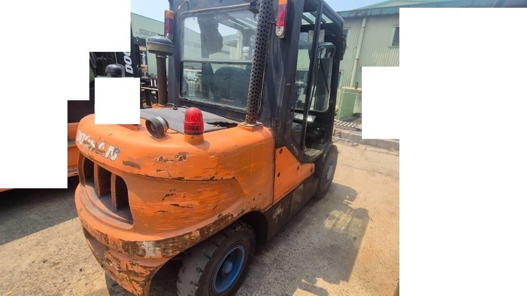 Doosan D 35 C-5 شاحنات ذات رافعات شوكية تعمل بالكهرباء