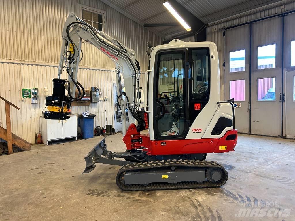 Takeuchi TB225 حفارات صغيرة أقل من 7 طن (حفارات صغيرة)