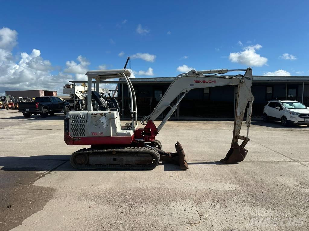 Takeuchi TB 135 حفارات زحافة