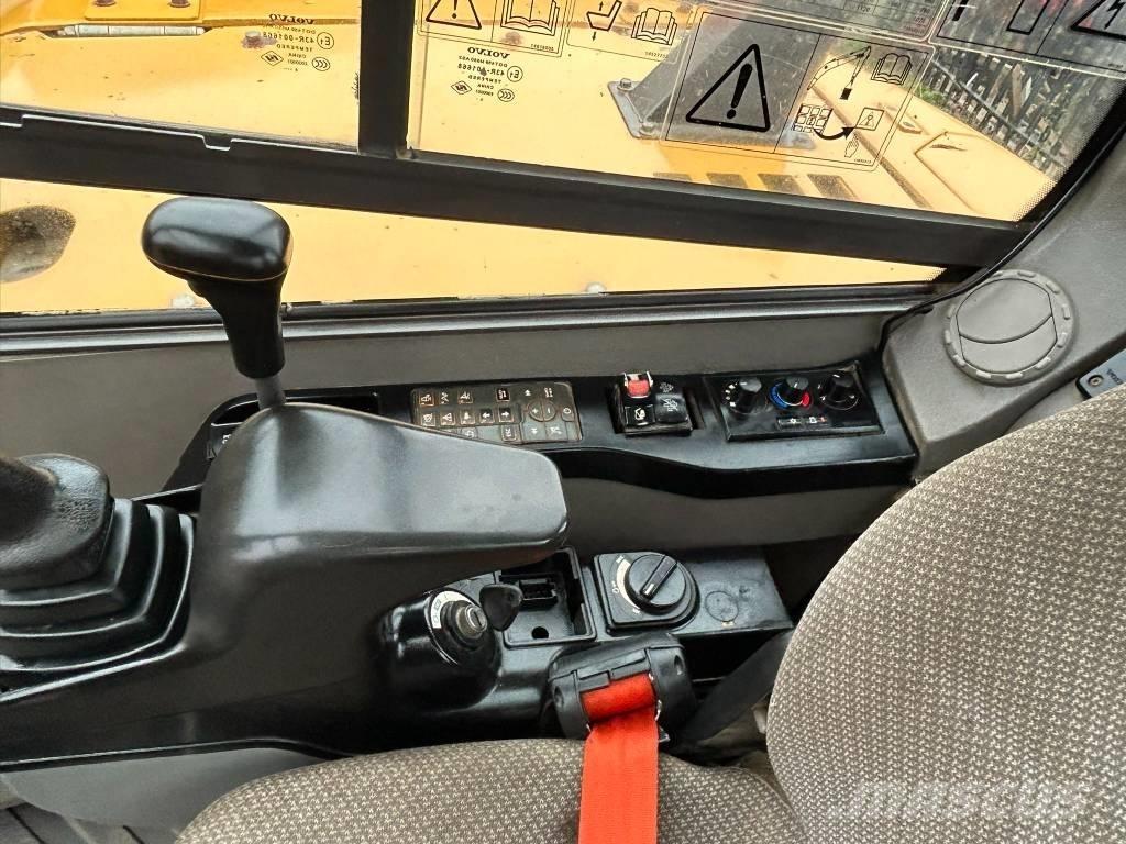 Volvo ECR 88 D حفارات وسط 7 طن - 12 طن