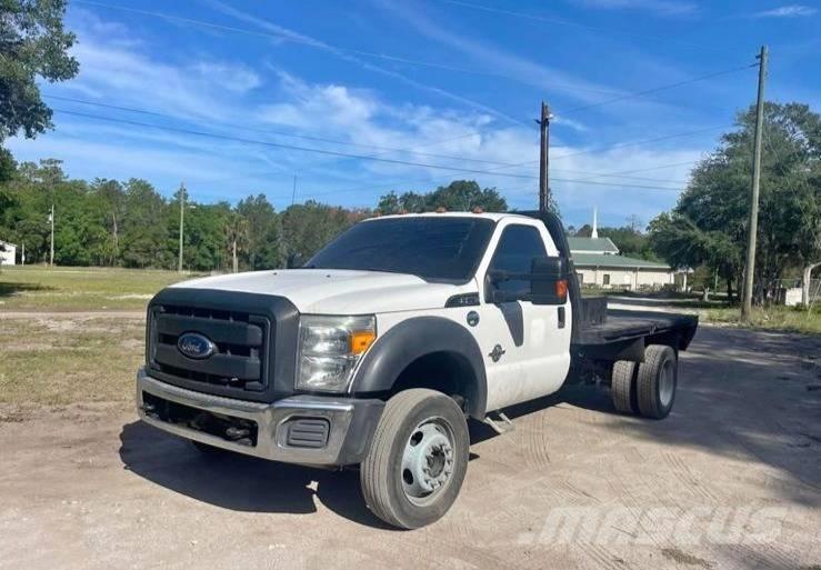 Ford F 550 شاحنات مسطحة/مفصلية الجوانب