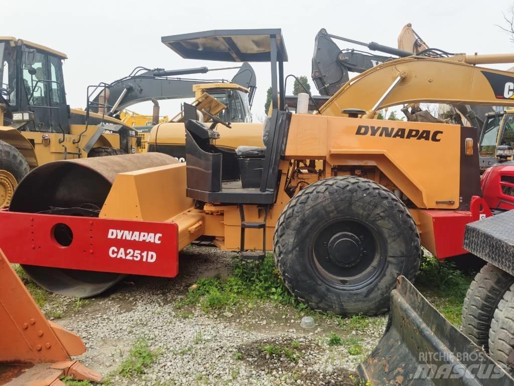 Dynapac CA 251 D مداحل أحادية الأسطوانة