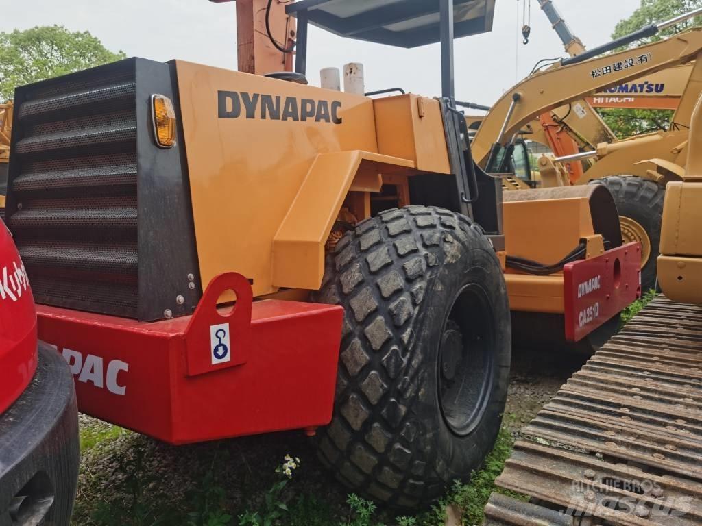 Dynapac CA 251 D مداحل أحادية الأسطوانة