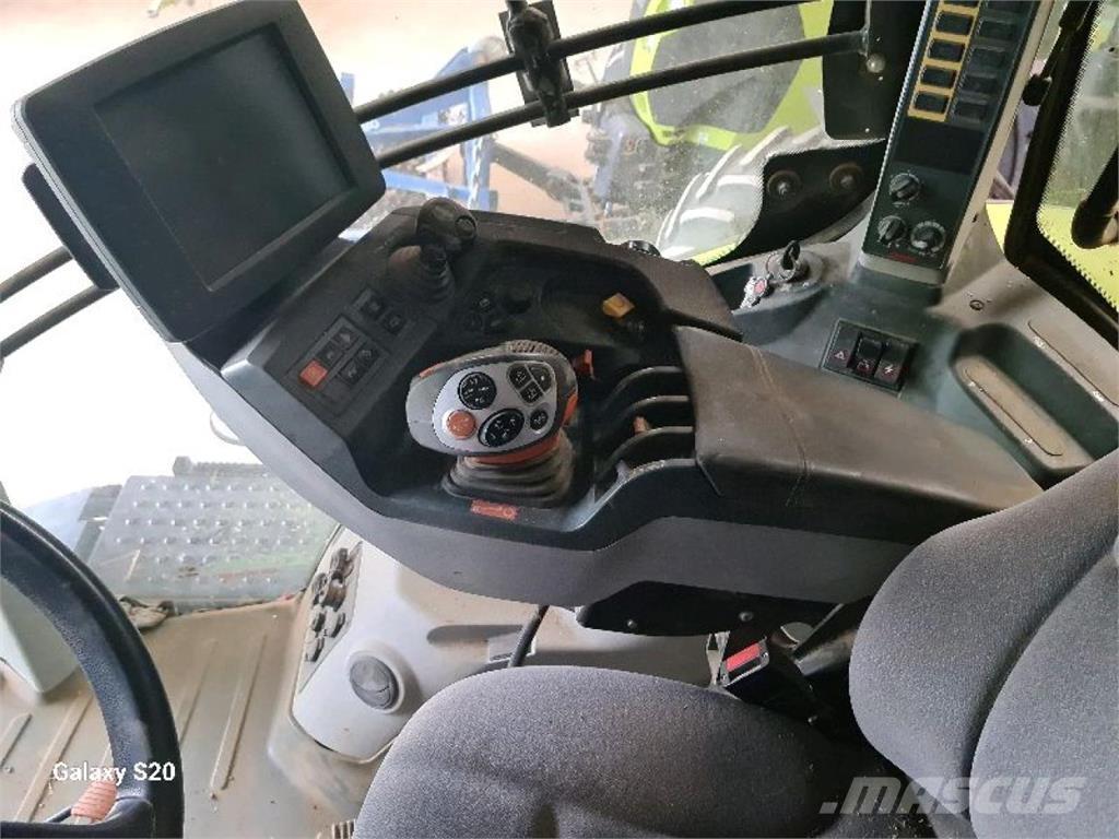 CLAAS Axion 810 الجرارات