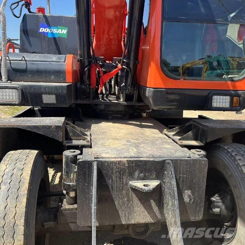 Doosan DX150W حفارات بعجل