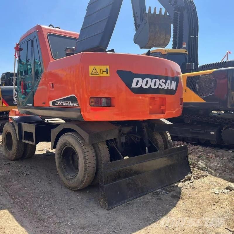 Doosan DX150W حفارات بعجل