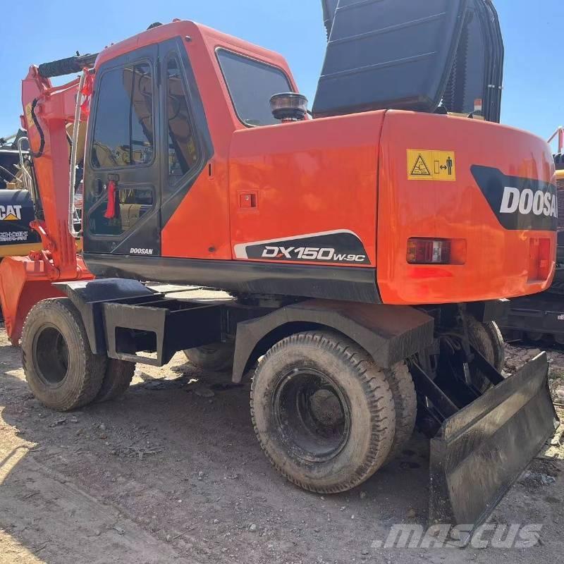 Doosan DX150W حفارات بعجل