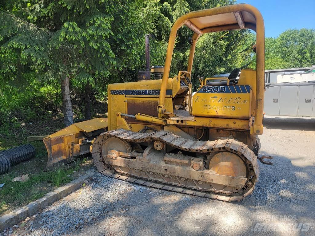 John Deere 450 D حفارات زحافة