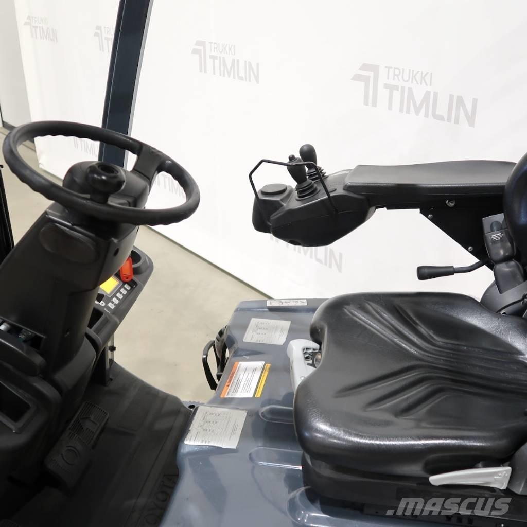 Toyota 8FBM20T شاحنات ذات رافعات شوكية تعمل بالكهرباء