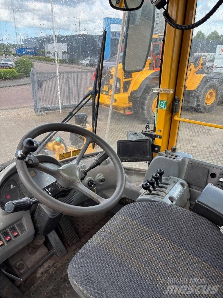Volvo L 90 E لوادر بعجل