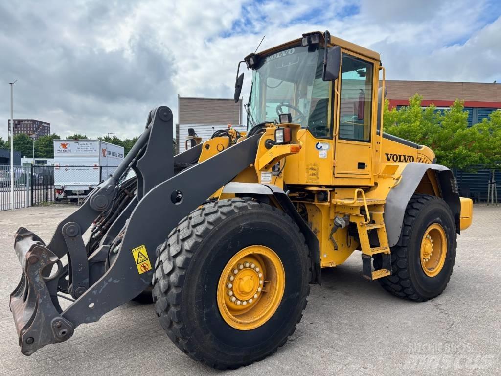 Volvo L 90 E لوادر بعجل