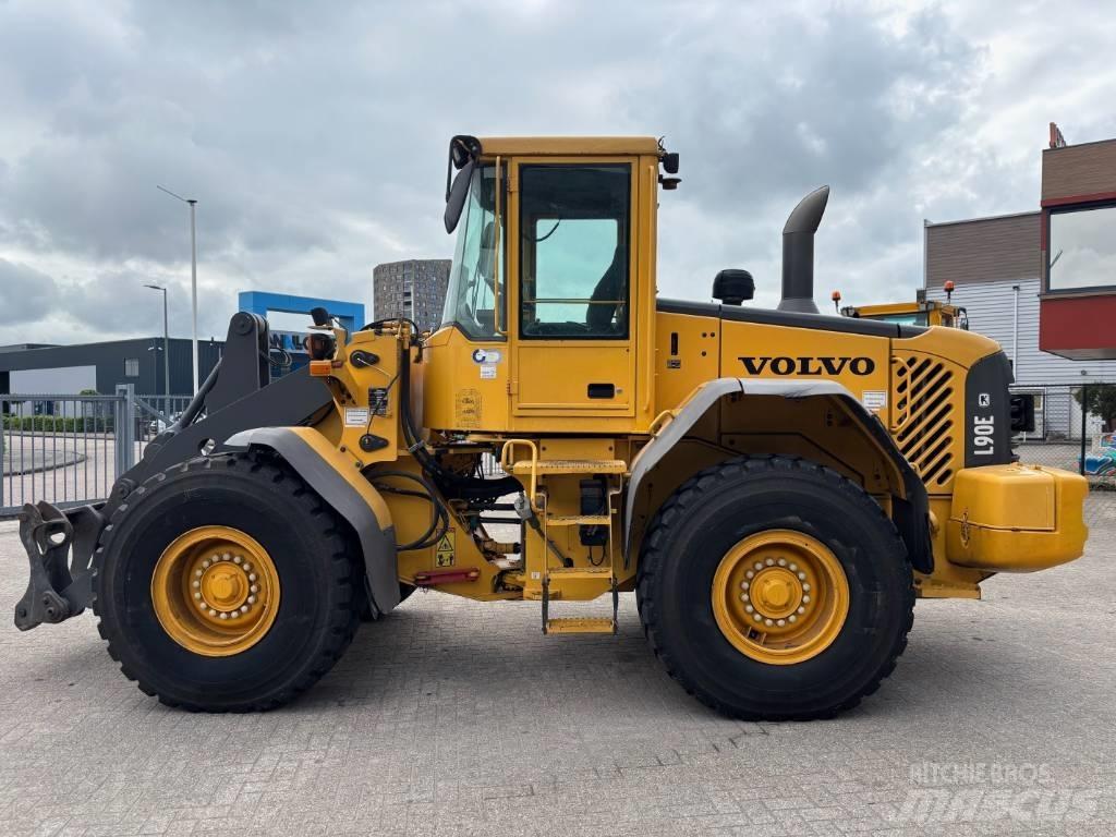 Volvo L 90 E لوادر بعجل