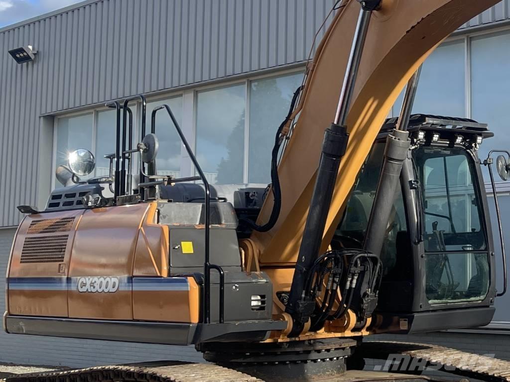 CASE CX 300 D       2017 حفارات زحافة