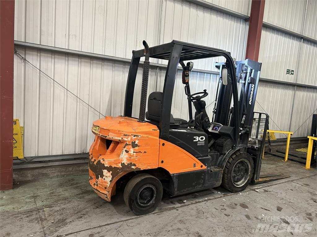 Doosan D30S-5 شاحنات الديزل