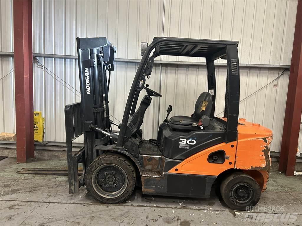 Doosan D30S-5 شاحنات الديزل
