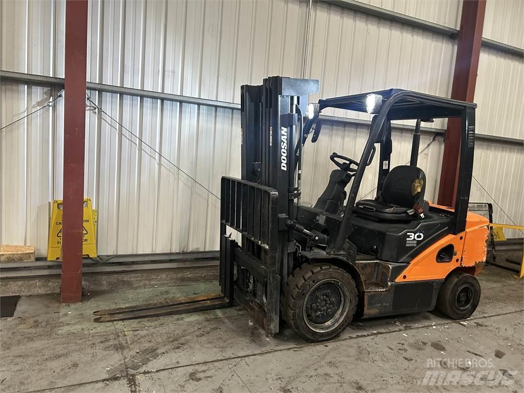 Doosan D30S-5 شاحنات الديزل