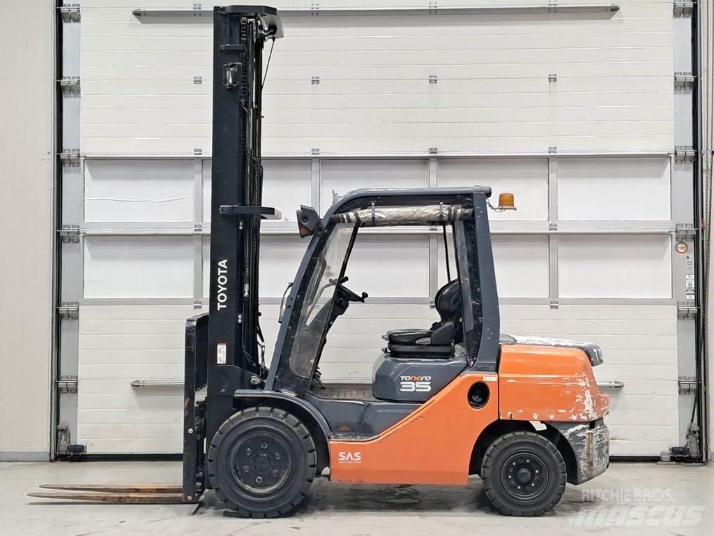 Toyota 02-8FDJF35 شاحنات الديزل