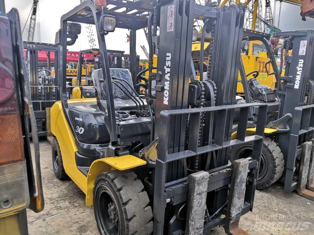 Komatsu 3 Ton شاحنات الديزل