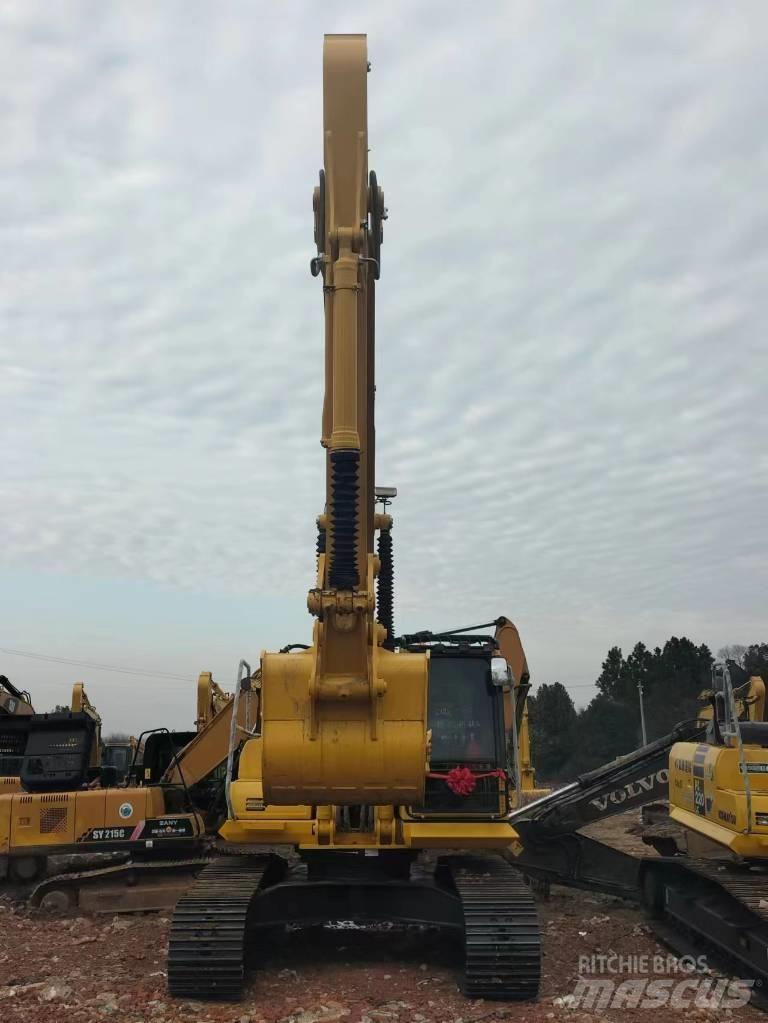 Komatsu PC 200-8 حفارات زحافة