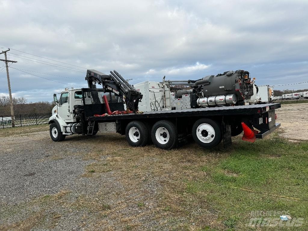 Hiab 228 E -5 HIPRO رافعات مجنزرة