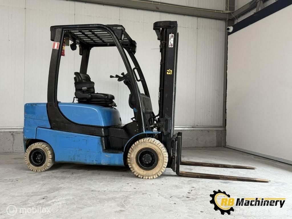 Yale GDP25LX شاحنات ذات رافعات شوكية - أخرى