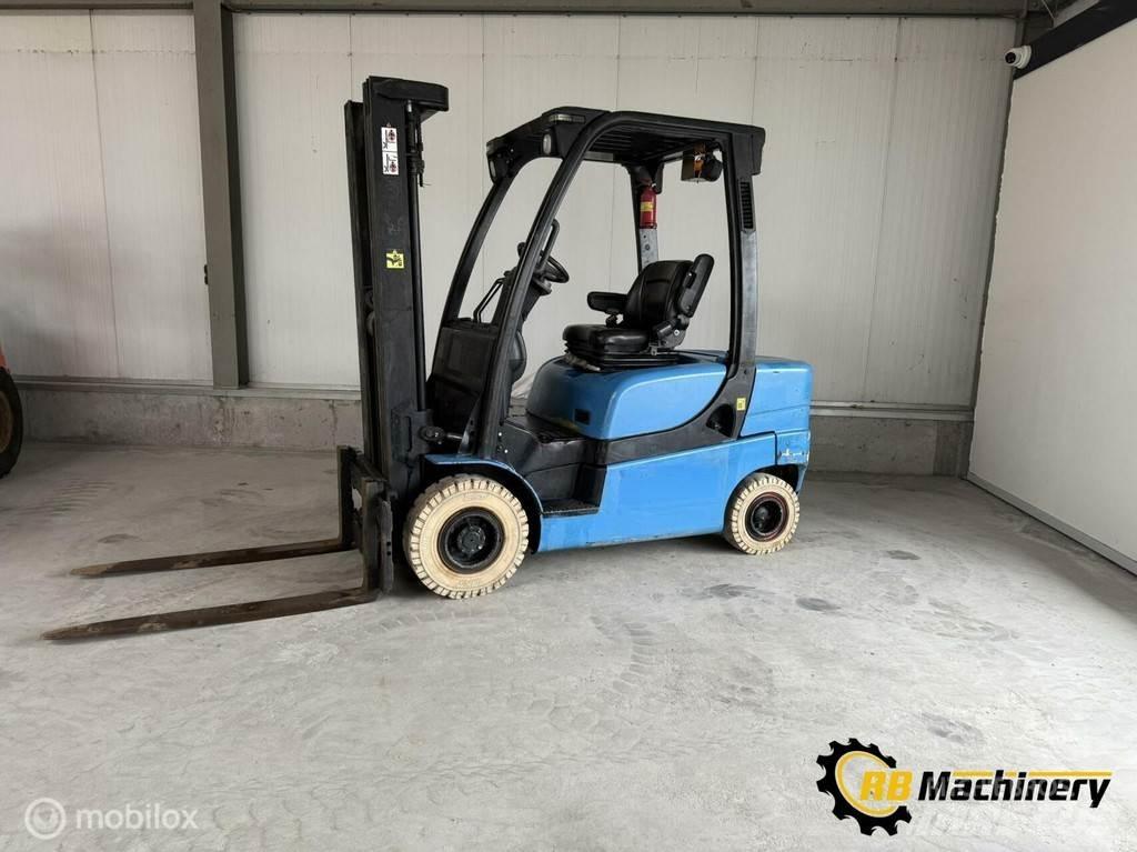 Yale GDP25LX شاحنات ذات رافعات شوكية - أخرى