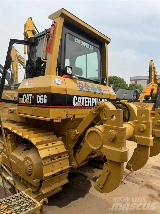 CAT D 6 G بلدوزرات مجنزرة