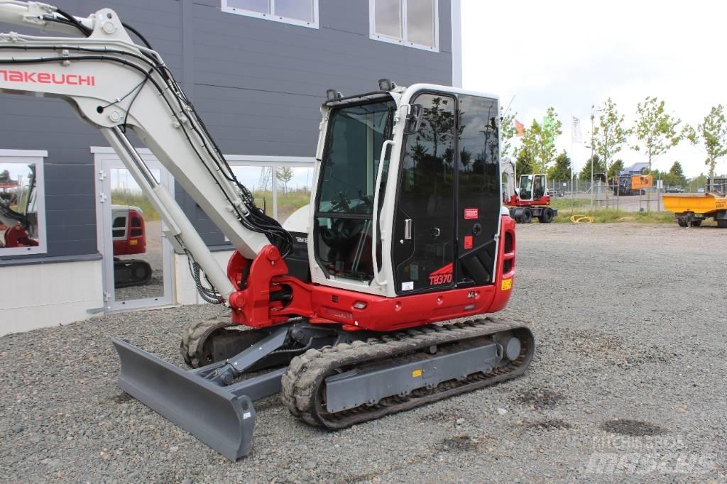 Takeuchi TB 370 حفارات وسط 7 طن - 12 طن