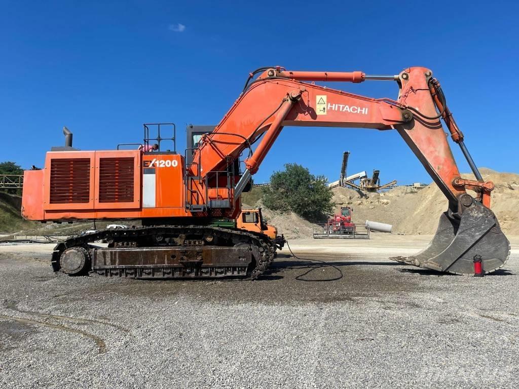 Hitachi EX 1200-6 حفارات زحافة