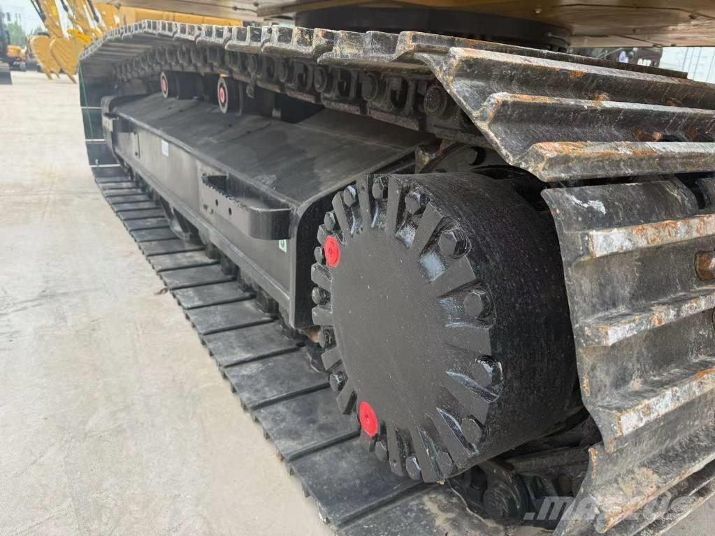 CAT 320 D حفارات زحافة