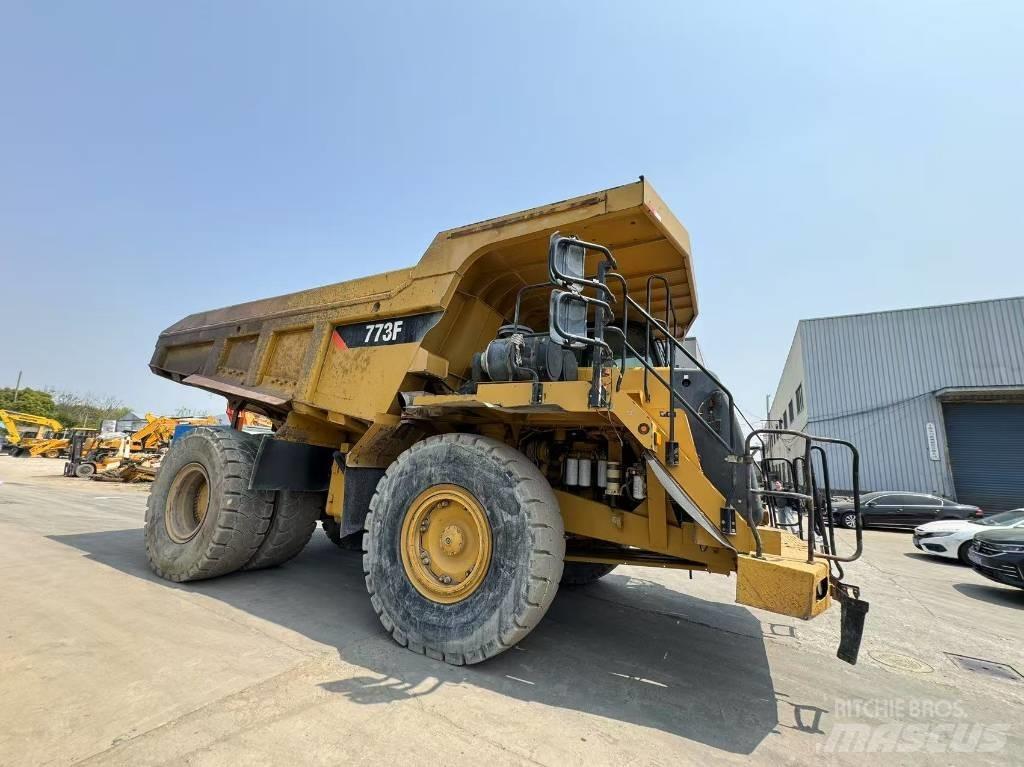 CAT 773 F ساحبات مفصلية
