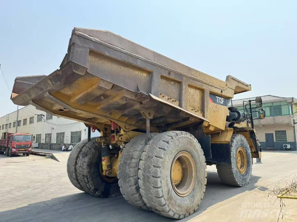 CAT 773 F ساحبات مفصلية