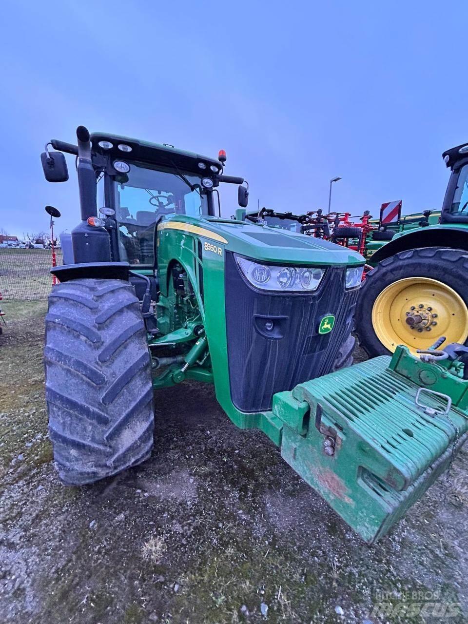 John Deere 8360 R الجرارات