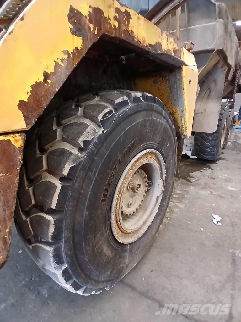 Komatsu HM 300-2 ساحبات مفصلية