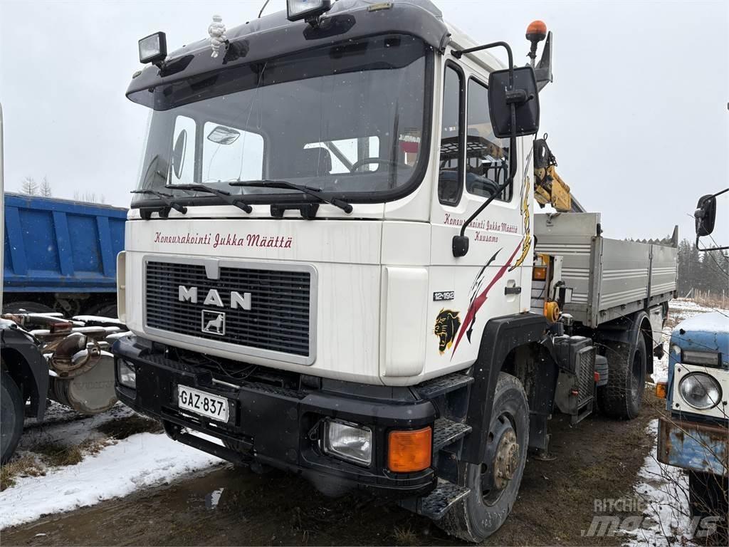 MAN 4*4 شاحنات الرافعات