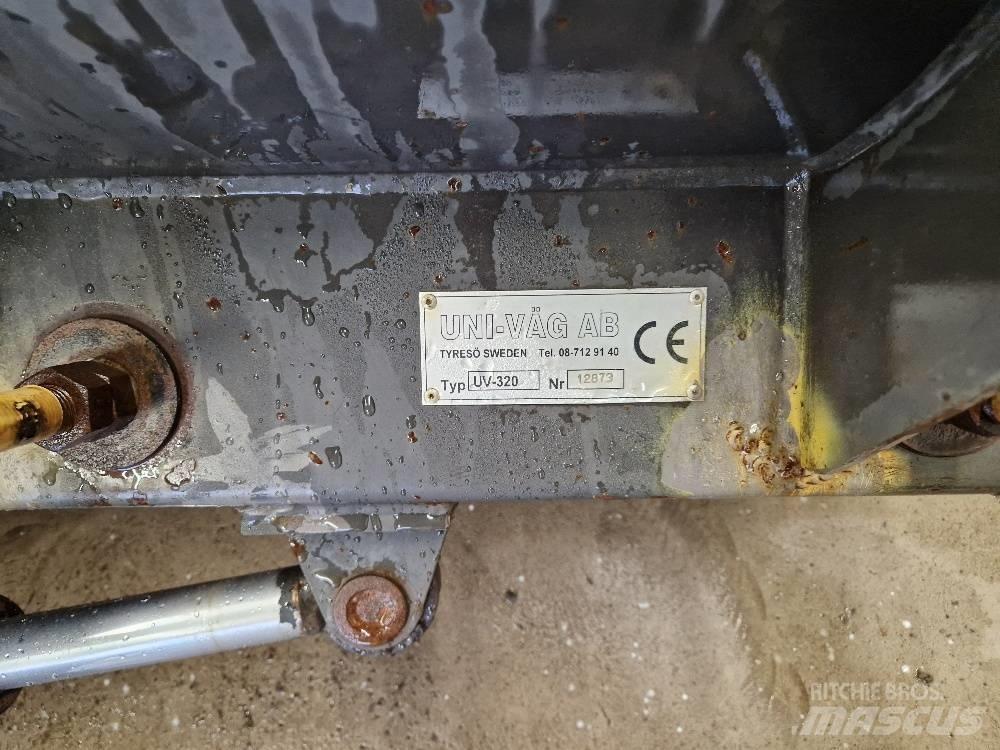 Uni-väg UV-320 StBM حراثات ونصول الجليد
