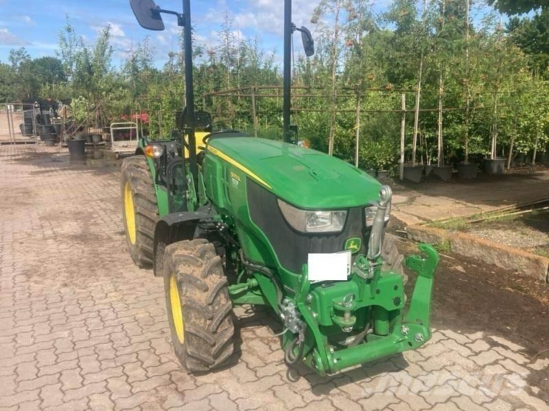 John Deere 5075 GL جرارات مدمجة