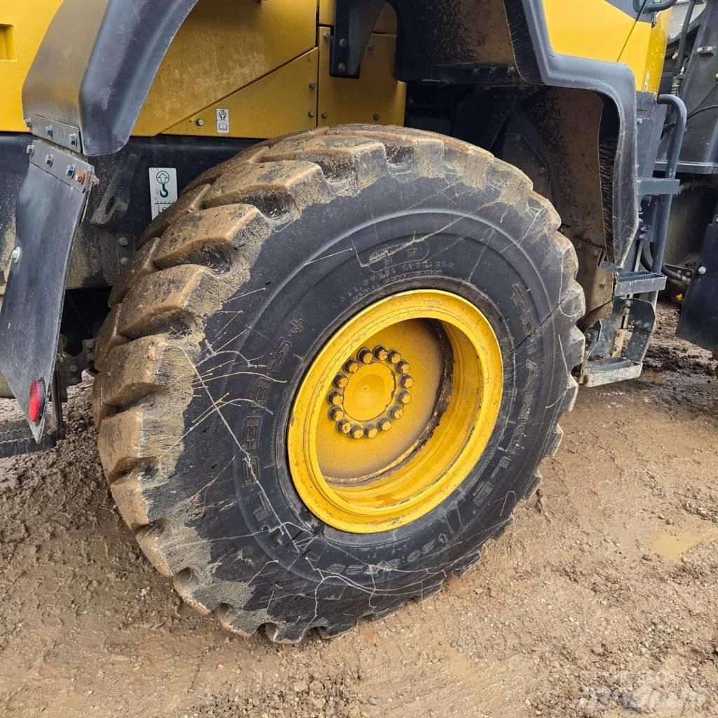 Komatsu WA 320-8 لوادر بعجل
