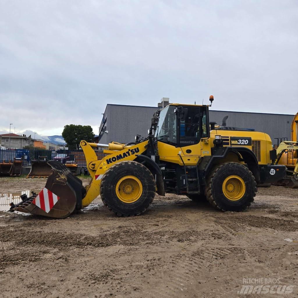 Komatsu WA320-8 لوادر بعجل