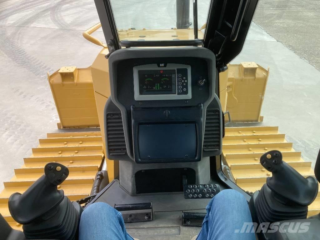 CAT D 6 K 2 LGP بلدوزرات مجنزرة