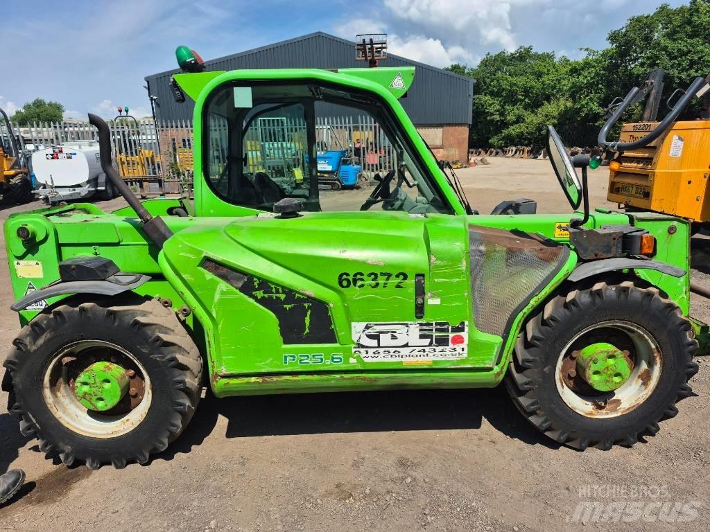 Merlo P 25.6 مناولات متداخلة