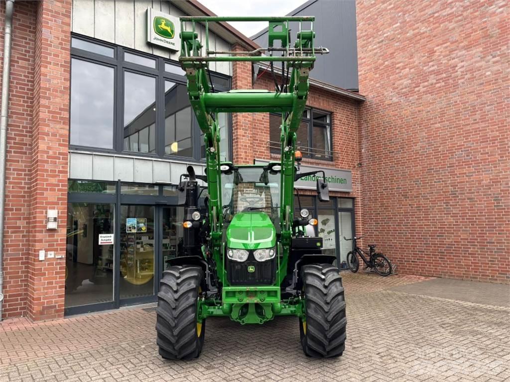 John Deere 6110M الجرارات