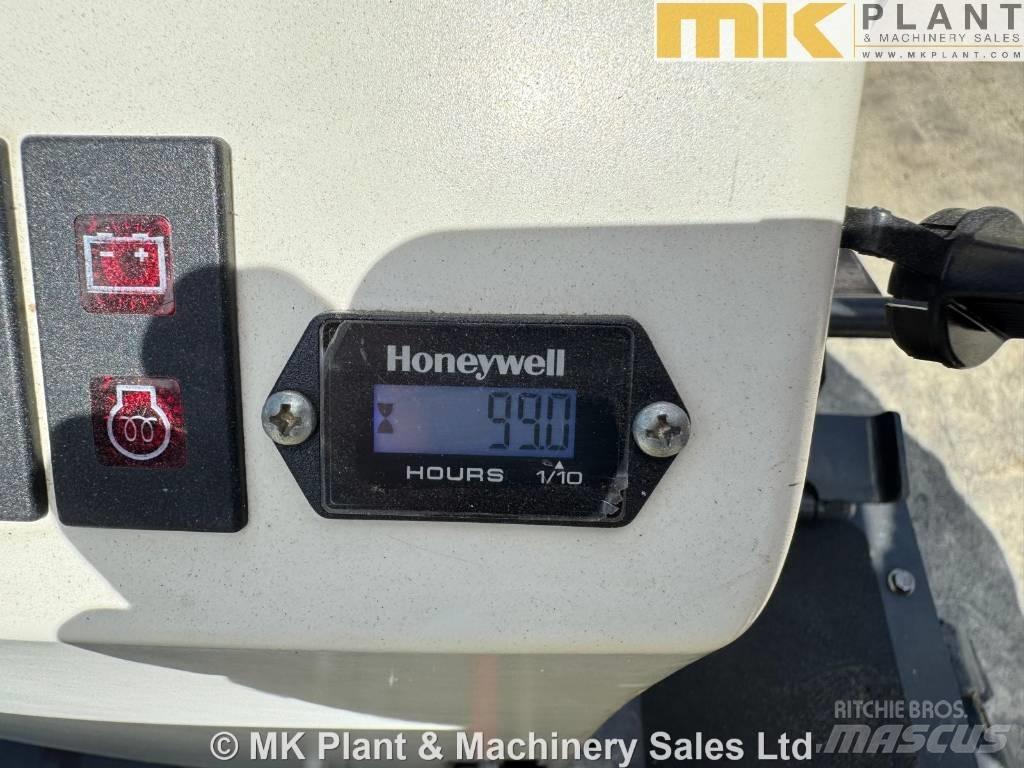 Bobcat E 10z (99 hrs) حفارات صغيرة أقل من 7 طن (حفارات صغيرة)