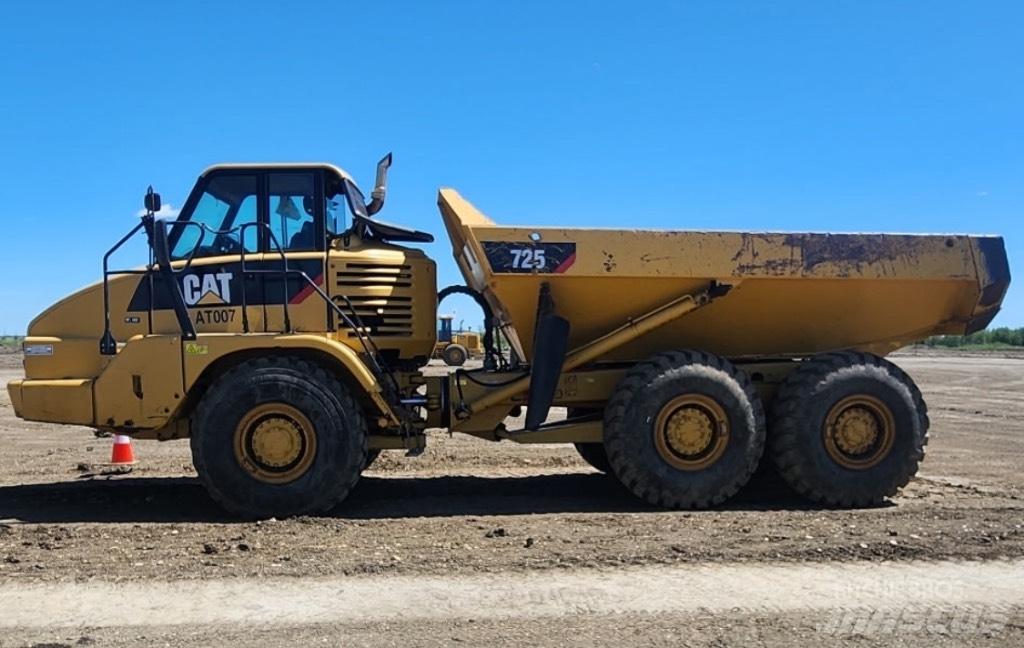CAT 725 ساحبات مفصلية