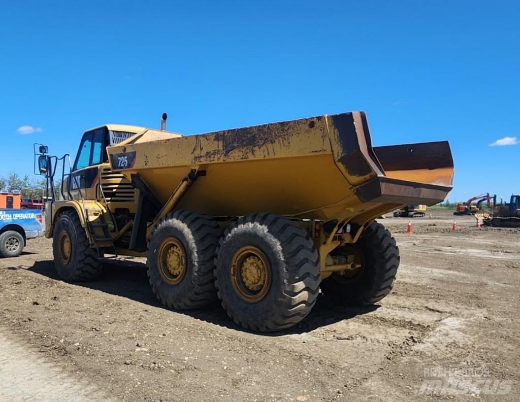 CAT 725 ساحبات مفصلية